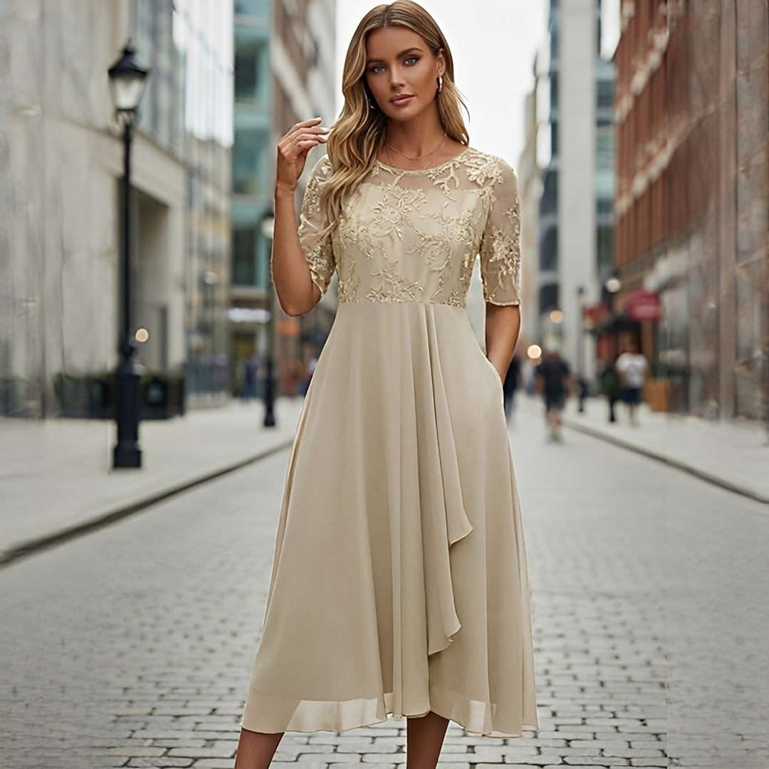 Victoria - Robe Élégante avec Dentelle Ouverte