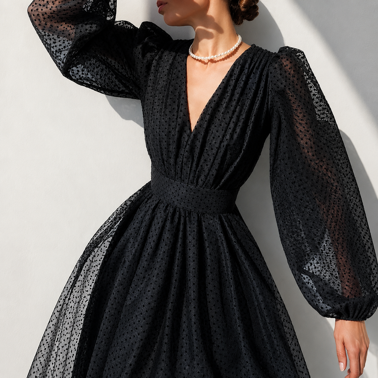 Emina - Élégante Robe à Col en V et Manches Longues
