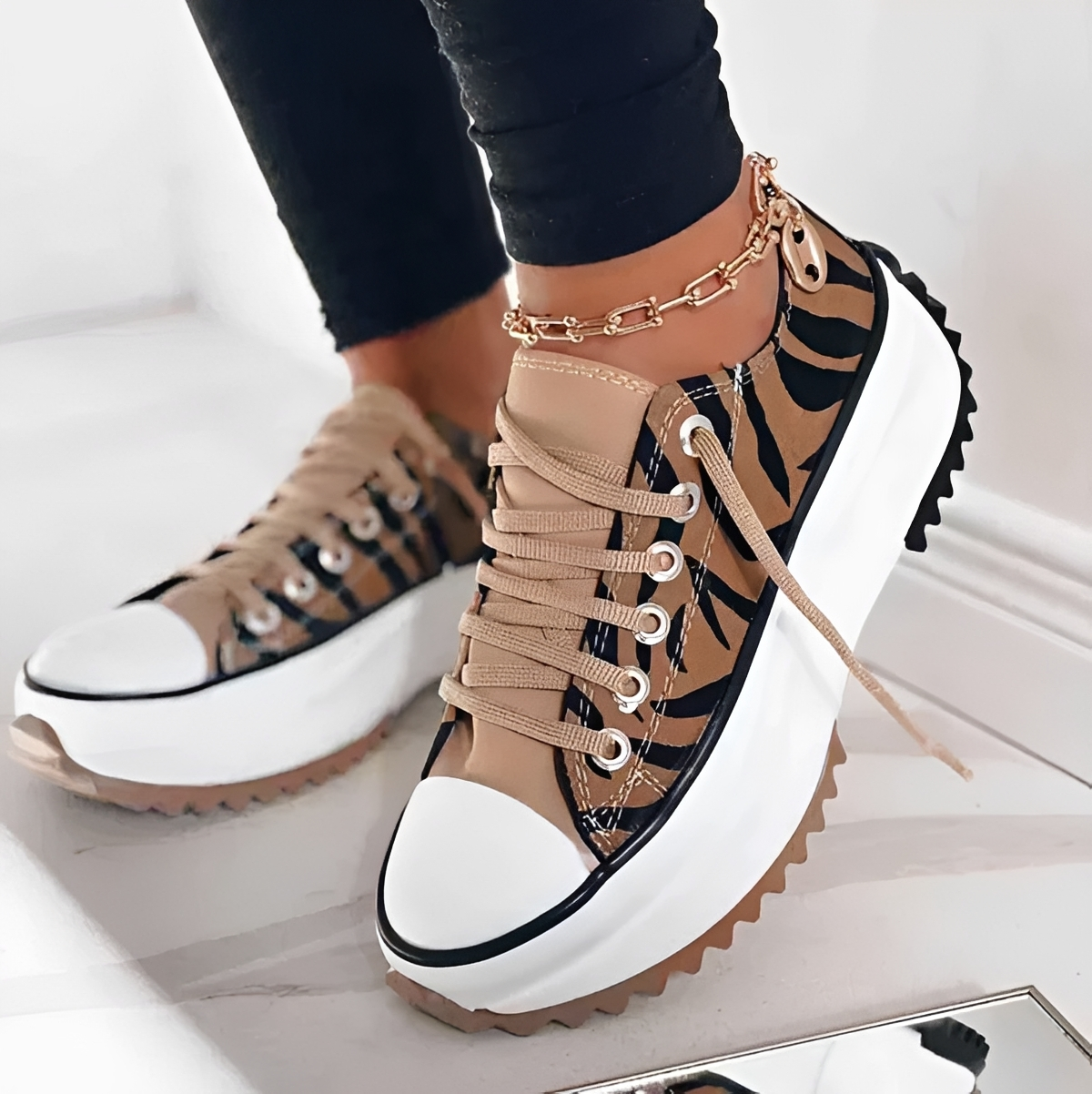 Caitlin - Chaussures Basses Raffinées