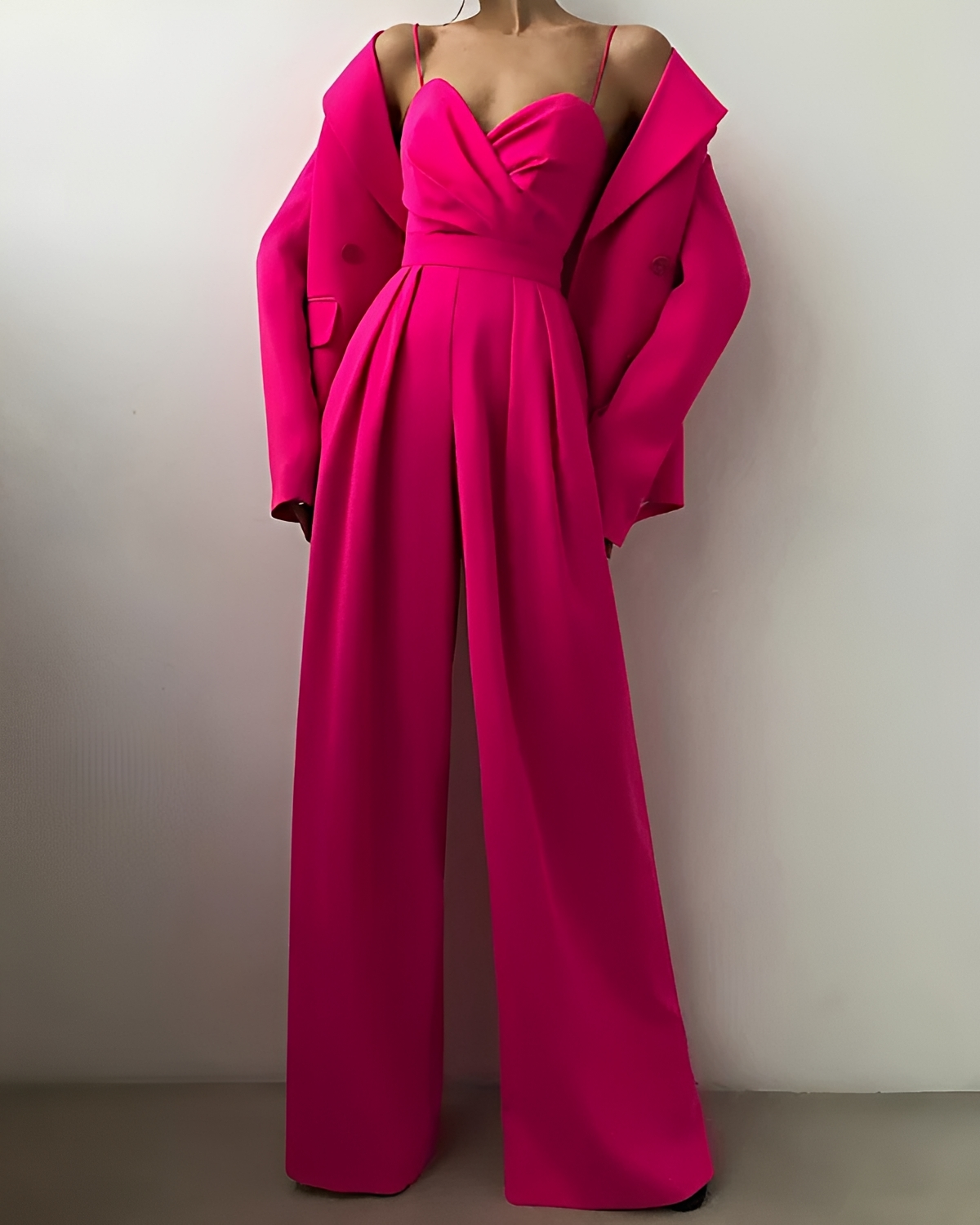 Rebecca - Tenue Élégante et Sophistiquée
