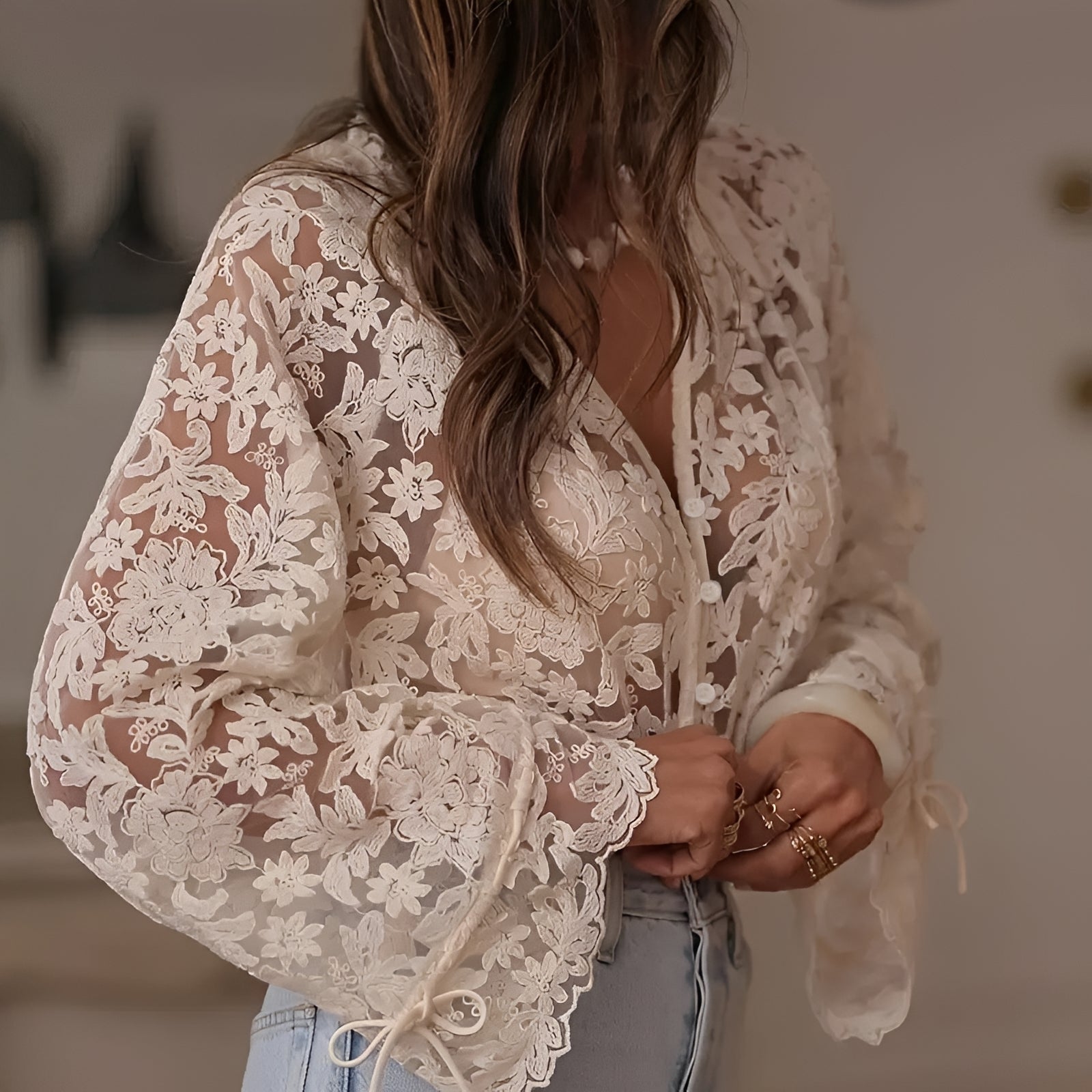 Alexia - Blouse Élégante avec Broderies Florales