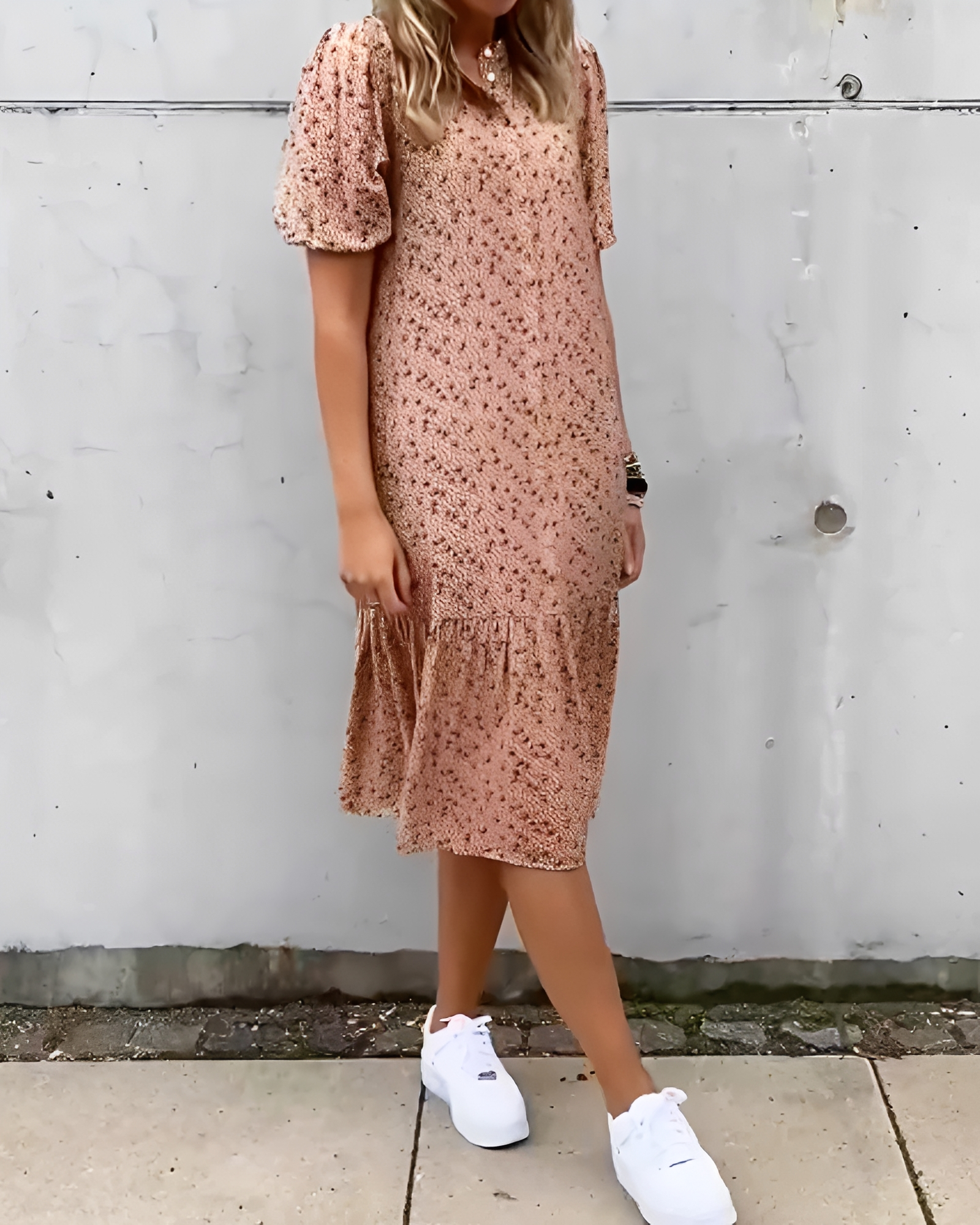 Rhiannon - Élégante robe midi à col en V