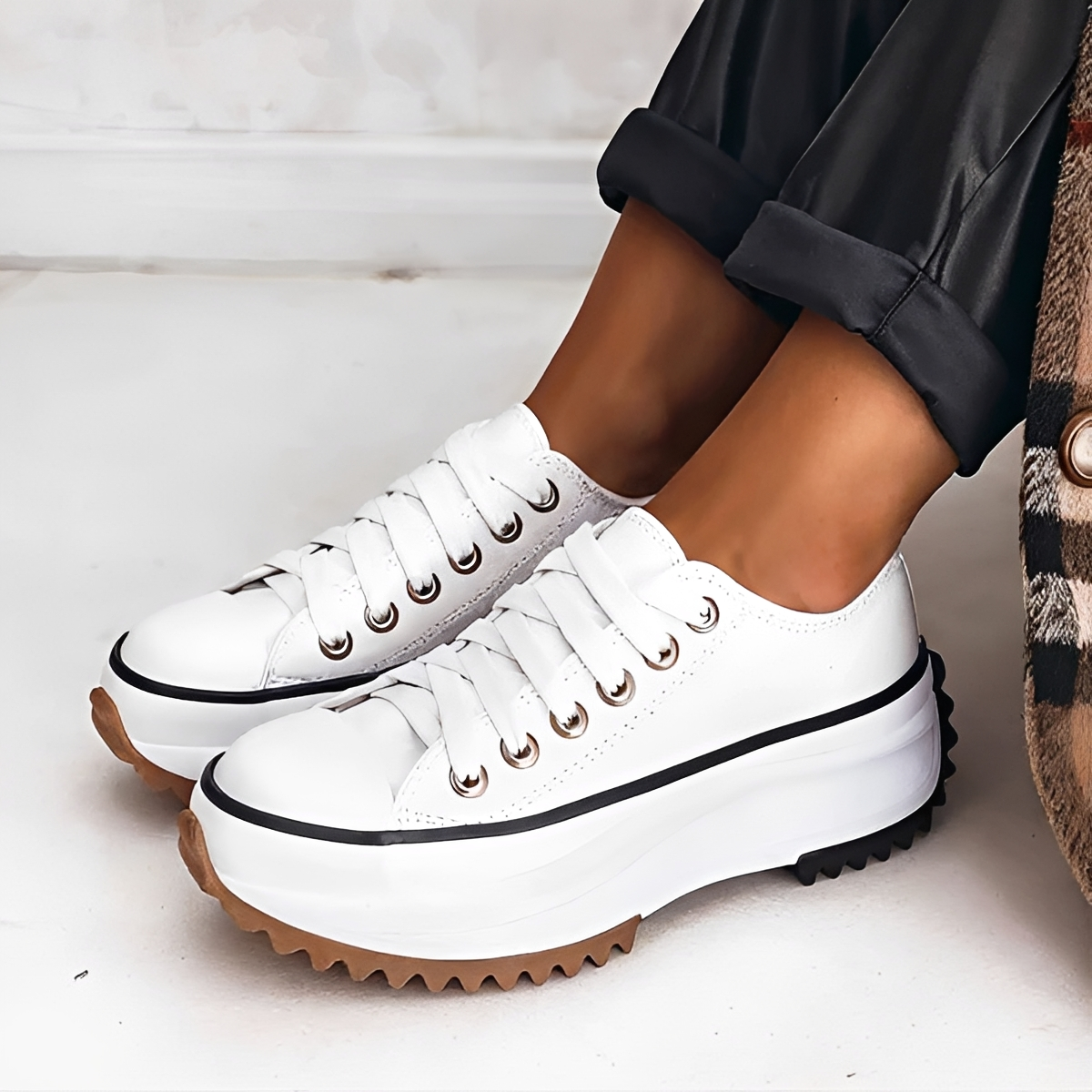 Caitlin - Chaussures Basses Raffinées