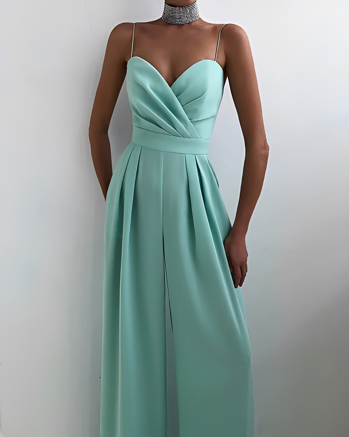 Rebecca - Tenue Élégante et Sophistiquée