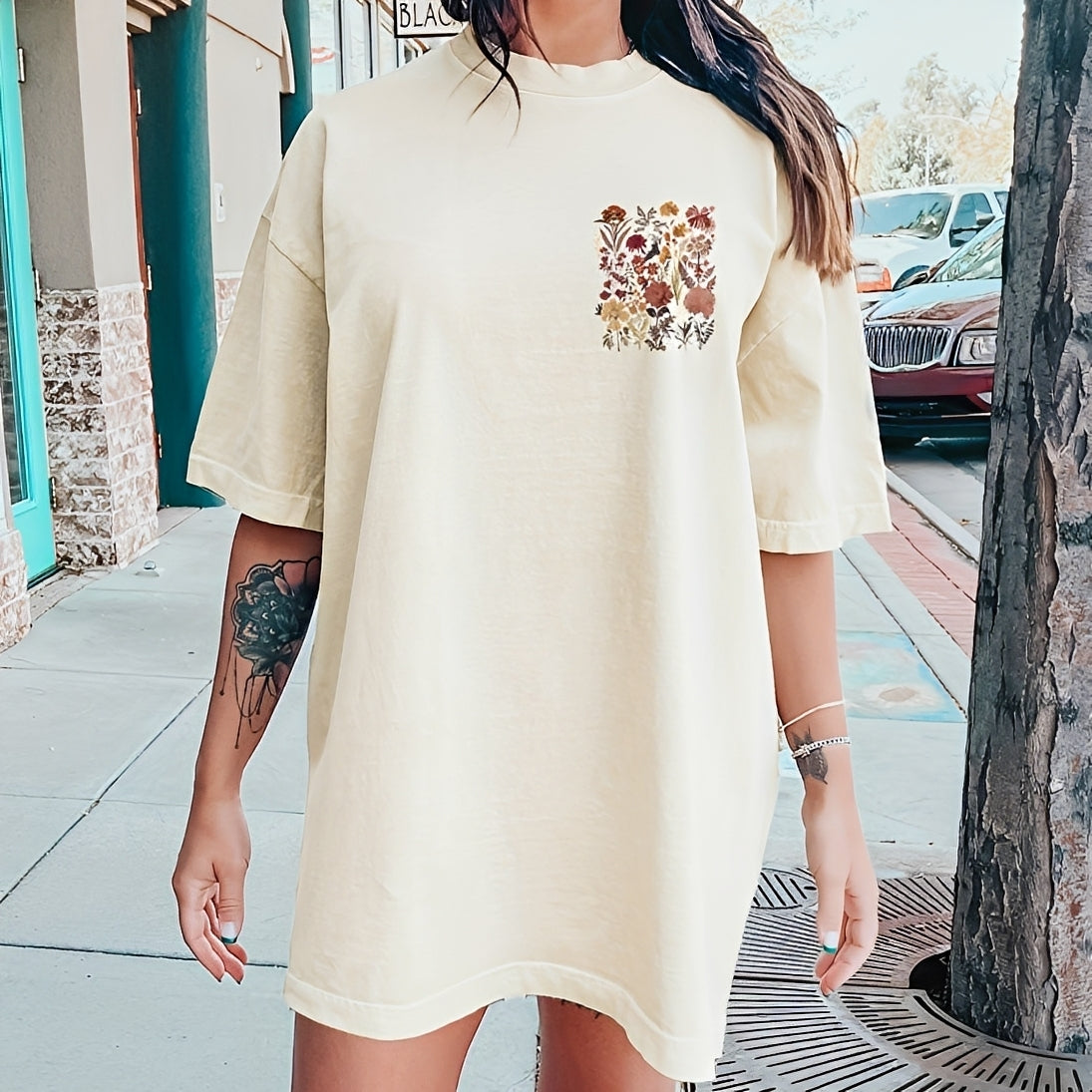 Thea - T-shirt chic avec motifs de fleurs