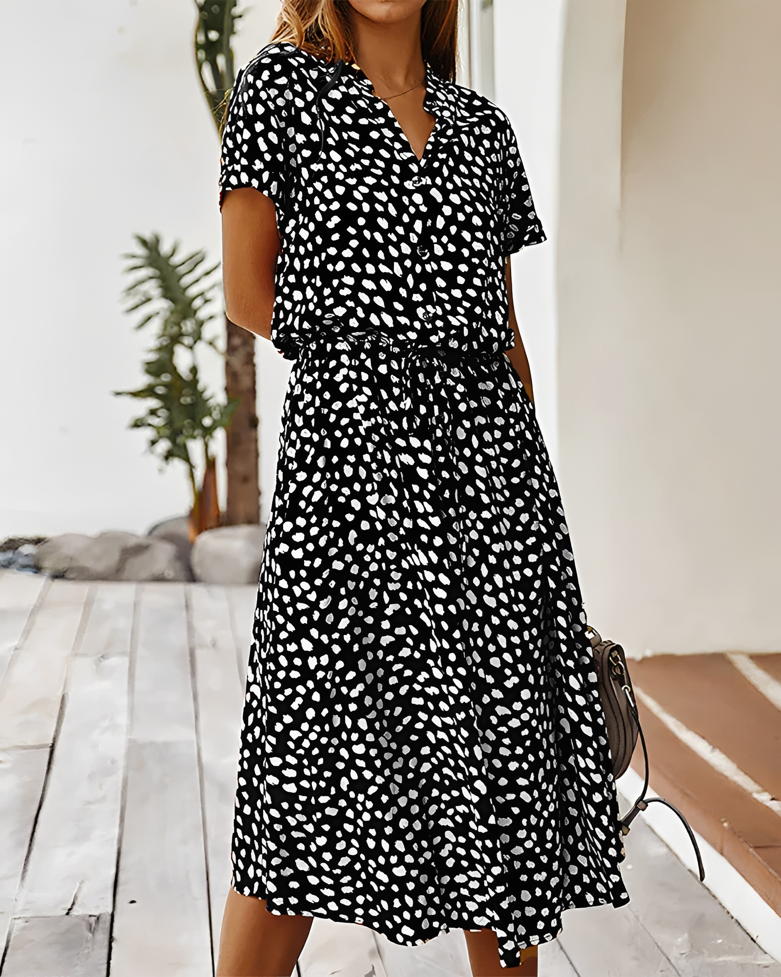 Shannon - Robe midi chic avec col en V