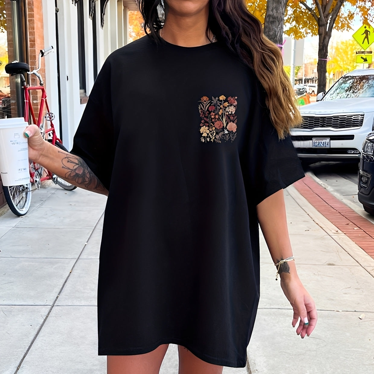 Thea - T-shirt chic avec motifs de fleurs