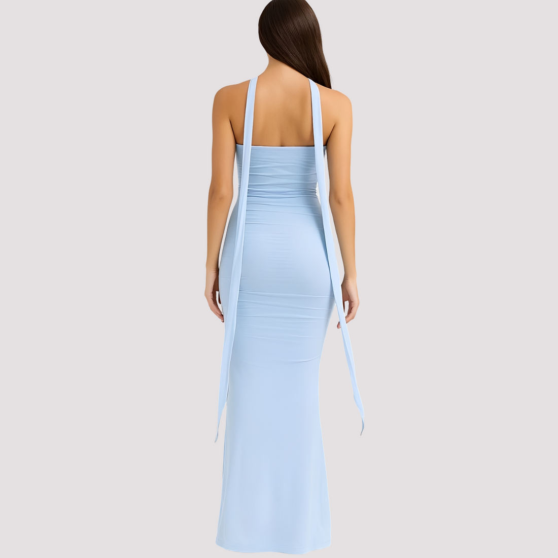 Antonia - Robe chic moulante avec collier