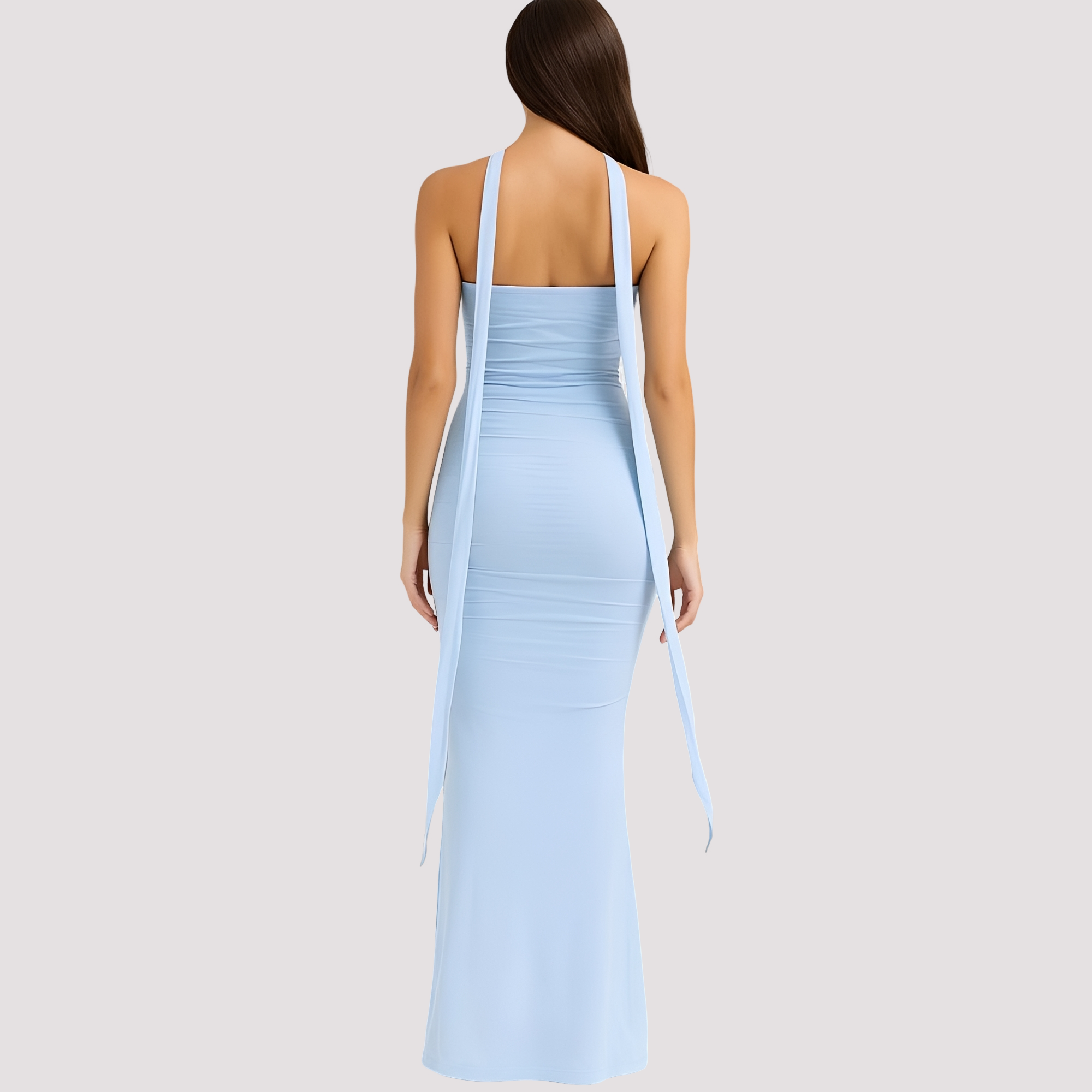 Antonia - Robe chic moulante avec collier