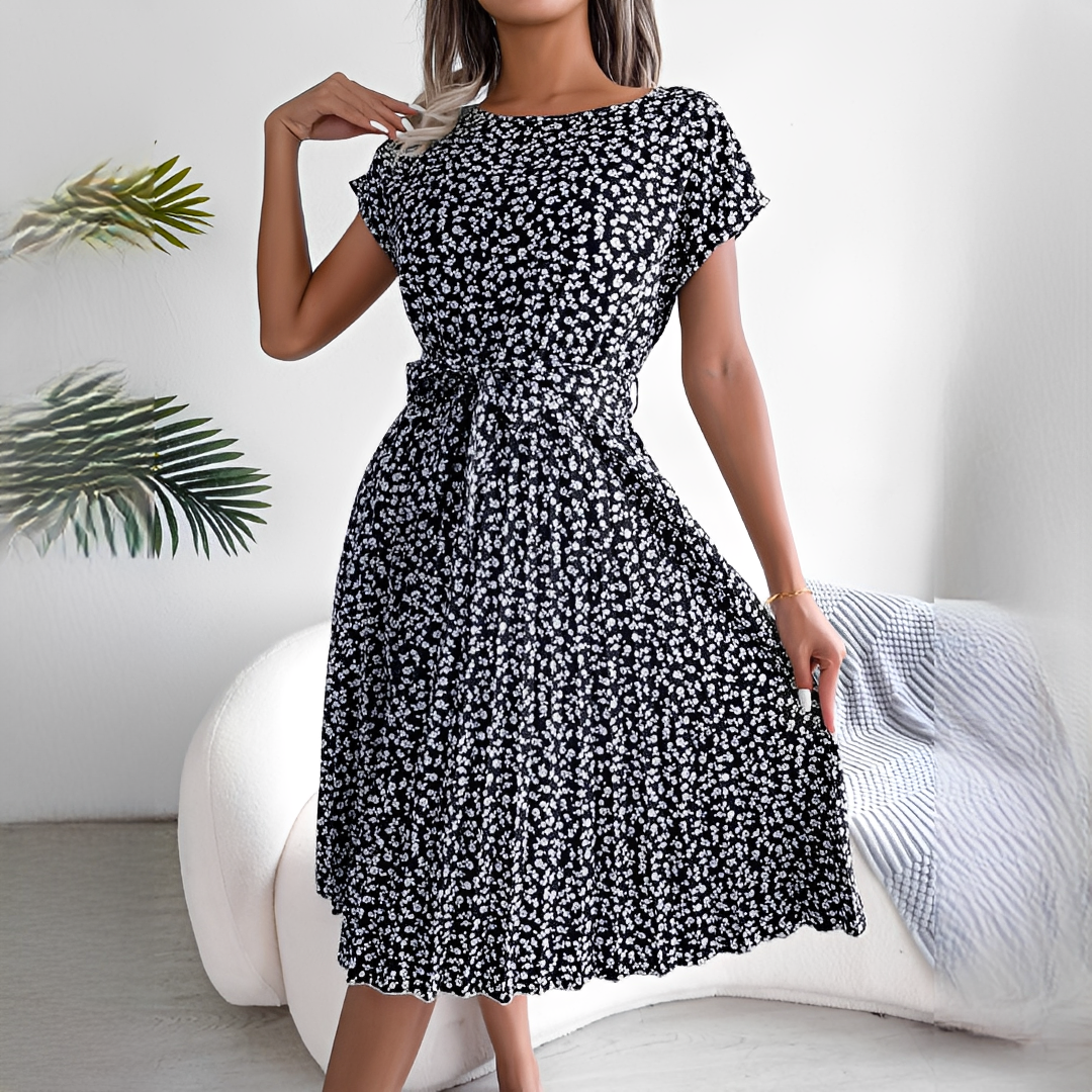 Lyka - Robe élégante d'été à manches courtes pour femmes